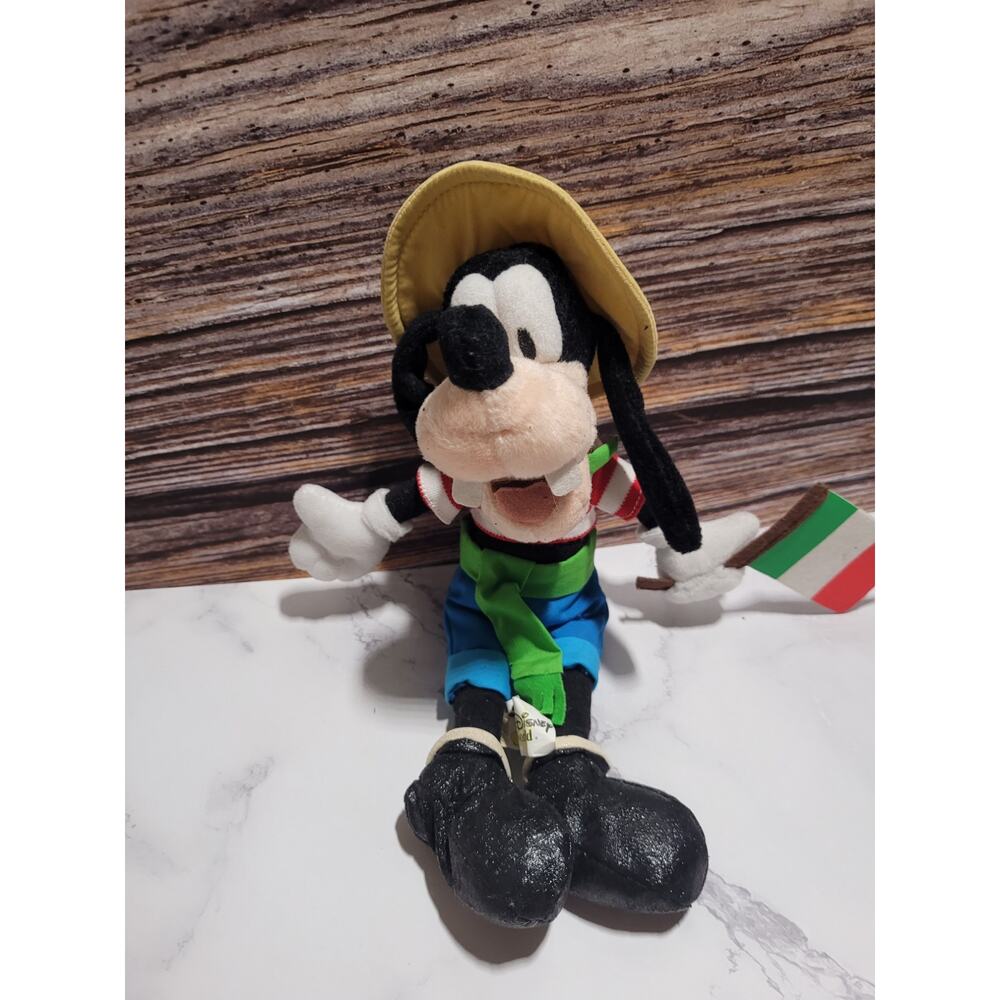 Disney Goofy plush Italy outfit with flag Epcot around the world showcase
